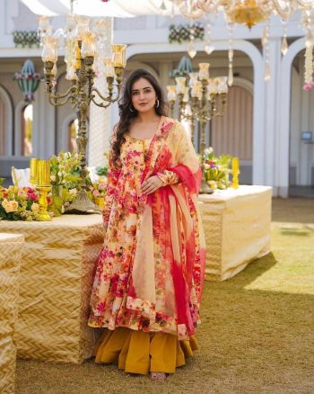 ATTRACTIVE MUSLIN COTTON DIGITAL PRINTED TOP PALAZZO WITH DUPATTA CREAM