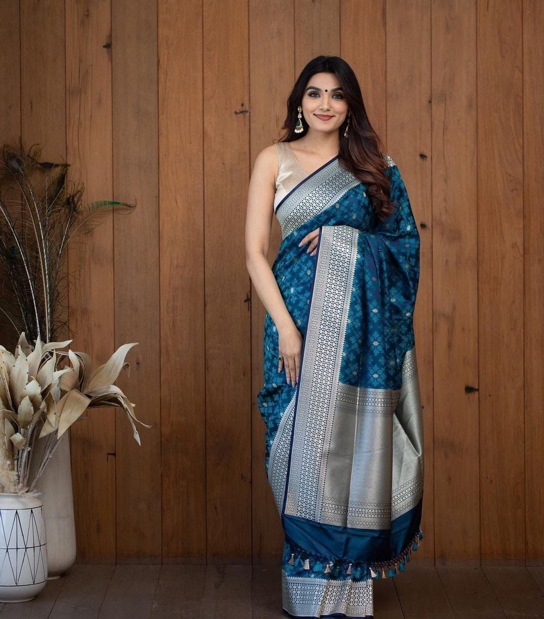 DESIGNER-BANARASI-SILK-SAREE-WITH-UNSTITCHED-BLOUSE-PARTY-WEAR-WHOLESALE-PRICE-ETHNIC-GARMENT-2-2.jpeg