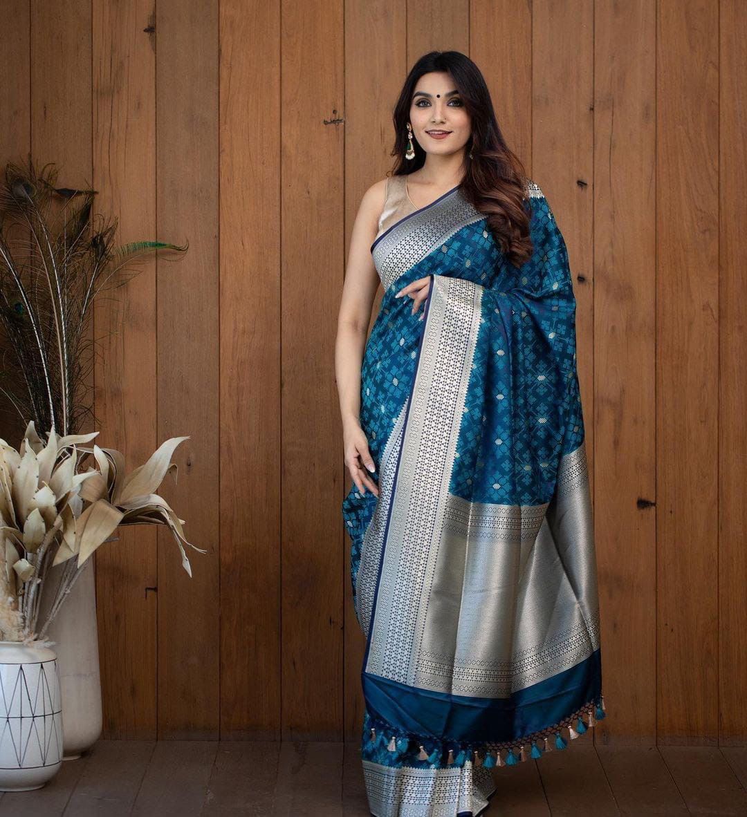 DESIGNER-BANARASI-SILK-SAREE-WITH-UNSTITCHED-BLOUSE-PARTY-WEAR-WHOLESALE-PRICE-ETHNIC-GARMENT-4-2.jpeg