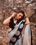 new-designer-soft-silk-banarsi-saree-with-unstitched-blouse-party-wear-wholesale-price-ethnic-garment-3.jpeg