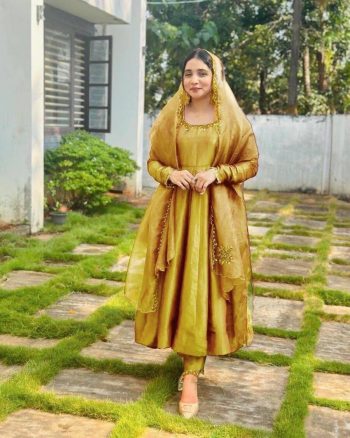 DESIGNER JIMMY CHOO SEQUENCE EMBROIDERY WORK GOWN BOTTOM WITH DUPATTA GOLD
