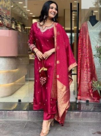 DESIGNER BANANA SILK ZARI AND JACQUARD WORK WITH LINING WORK TOP BOTTOM WITH DUPATTA RANI