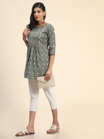 FANCY COTTON BLEND WEAVEN AND FRONT SIDE DECORATED WITH SMALL THIN LACE WORK TOP  GREY