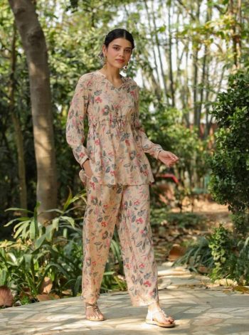 DESIGNER MUSLIN SILK PRINTED WITH COLLAR STYLE CO-ORD SET OFF WHITE