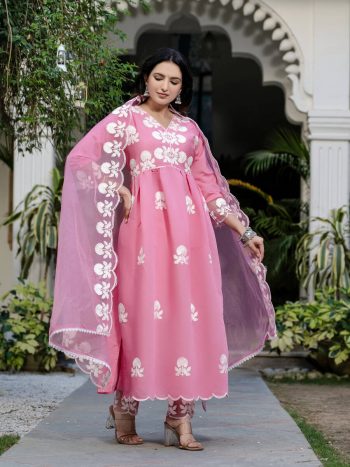 DESIGNER ROMAN SILK EMBROIDERY THREAD WORK TOP BOTTOM WITH DUPATTA PINK