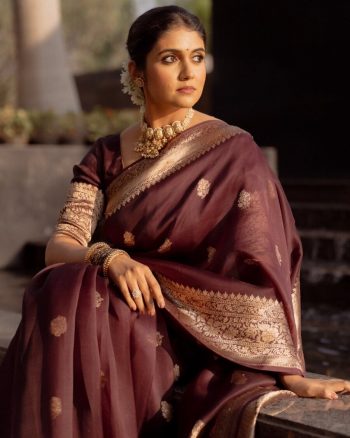 ATTRACTIVE BANARASI SOFT SILK GOLD ZARI WEAVING WORK SAREE WITH UNSTITCHED BLOUSE WINE