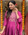 DESIGNER MUSLIN GOLDEN ZARI EMBROIDERY WORK TOP BOTTOM WITH DUPATTA PARTY WEAR WHOLESALE PRICE ETHNIC GARMENT (3)