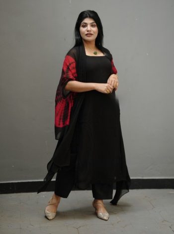FANCY GEORGETTE PLAIN TOP BOTTOM WITH SHRUG STYLE DUPATTA BLACK