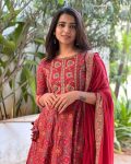 TRENDING COTTON PRINTED HAND EMBROIDERY ZARI WEAVING WORK TOP BOTTOM WITH DUPATTA PARTY WEAR WHOLESALE PRICE ETHNIC GARMENT (5)