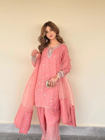 ATTRACTIVE HEAVY CHINON SILK MULTI NEEDLE SEQUENCE EMBROIDERY& ZARI WORK TOP PATIYALA WITH DUPATTA PEACH