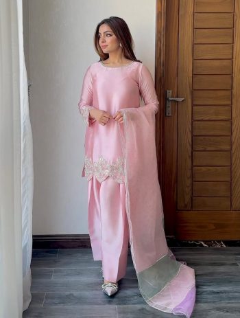 DESIGNER CREPE EMBROIDERY SEQUENCE WORK WITH PERAL HAND WORK TOP PATIYALA WITH DUPATTA  BABY PINK