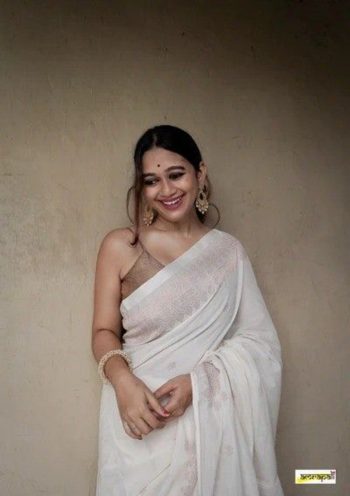 FASHIONABLE SOFT LICHI SILK  JACQUARD WORK SAREE WITH UNSTITCHED BLOUSE WHITE