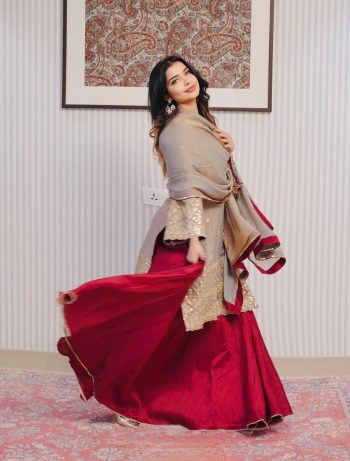 NEW ARRIVAL FANDI CRUSH EMBROIDERY SEQUENCE WORK TOP LEHENGA WITH DUPATTA  GOLD
