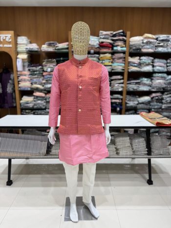 NEW ARRIVAL SILK KURTA COTTON PAYJAMA WITH JACQUARD KOTI MEN'S KURTA PAYJAMA SET  BABY PINK