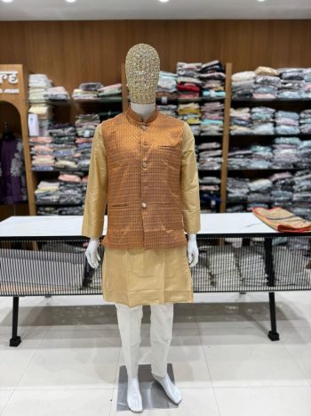NEW ARRIVAL SILK KURTA COTTON PAYJAMA WITH JACQUARD KOTI MEN'S KURTA PAYJAMA SET  CHIKU