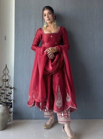 RICH LOOK NATURAL CREEP THREAD AND SEQUENCE WORK GOWN BOTTOM WITH DUPATTA MAROON