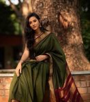 MODERN LICHI SILK JACQUARD WORK SAREE WITH UNSTITCHED BLOUSE GREEN