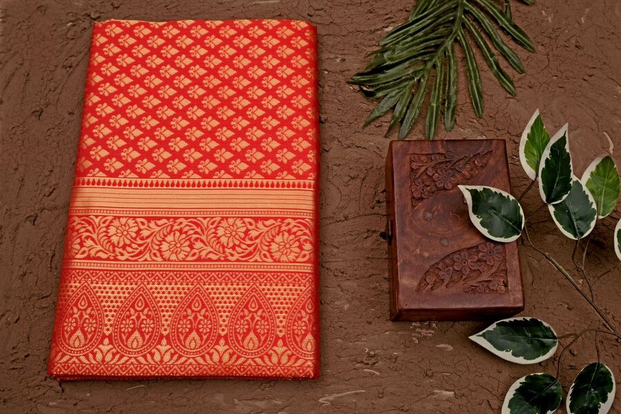 ATTRACTIVE LICHI SILK JACQUARD WORK SAREE WITH UNSTITCHED BLOUSE WEDDING WEAR WHOLESALE PRICE ETHNIC GARMENT (6)