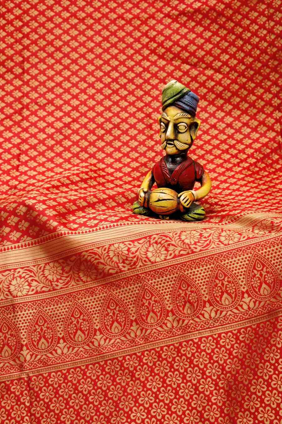 ATTRACTIVE LICHI SILK JACQUARD WORK SAREE WITH UNSTITCHED BLOUSE WEDDING WEAR WHOLESALE PRICE ETHNIC GARMENT (8)