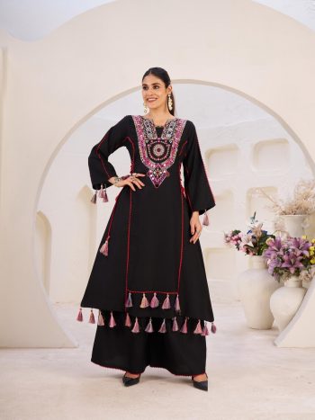 ATTRACTIVE RAYON THREAD AND REAL MIRROR WITH TASSELS AND FANCY LACE WORK CO-ORD SET BLACK