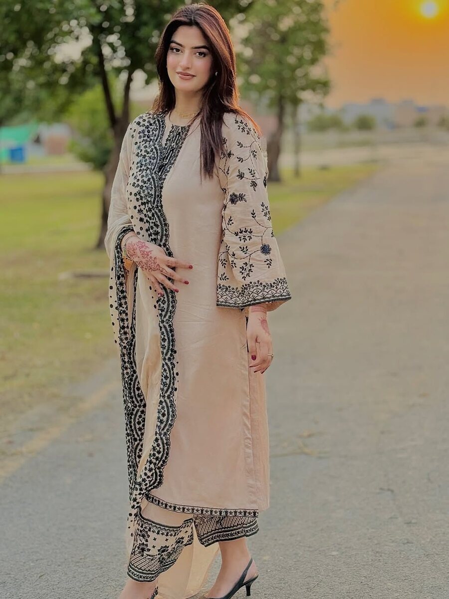 FANCY GEORGETTE SEQUENCE EMBROIDERY WORK TOP PALAZZO WITH DUPATTA OFFICE WEAR WHOLESALE PRICE ETHNIC GARMENT (4)