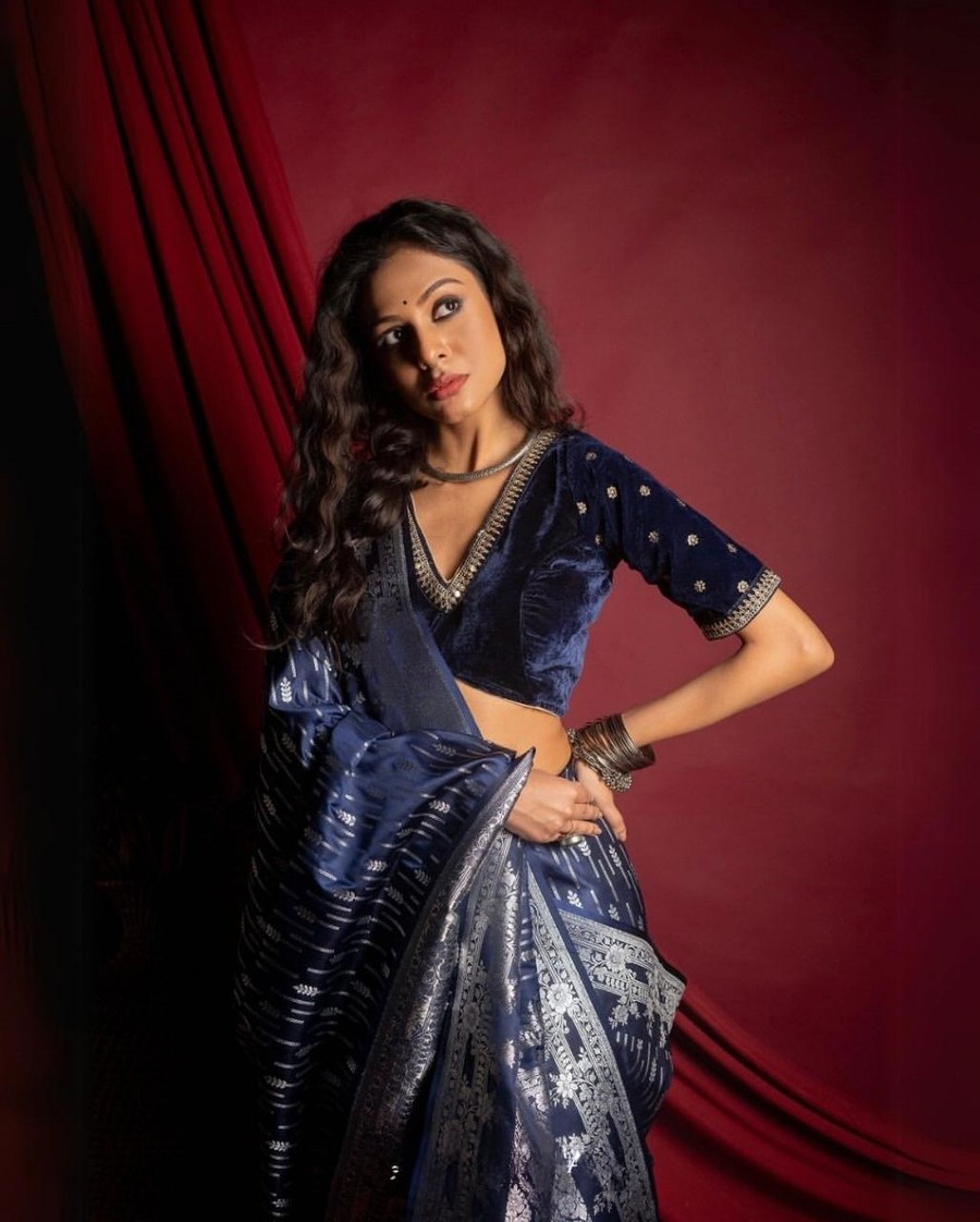 MODERN BANARASI SOFT SILK WEAVING WORK SAREE WITH UNSTITCHED BLOUSE PARTY WEAR WHOLESALE PRICE ETHNIC GARMENT (6)