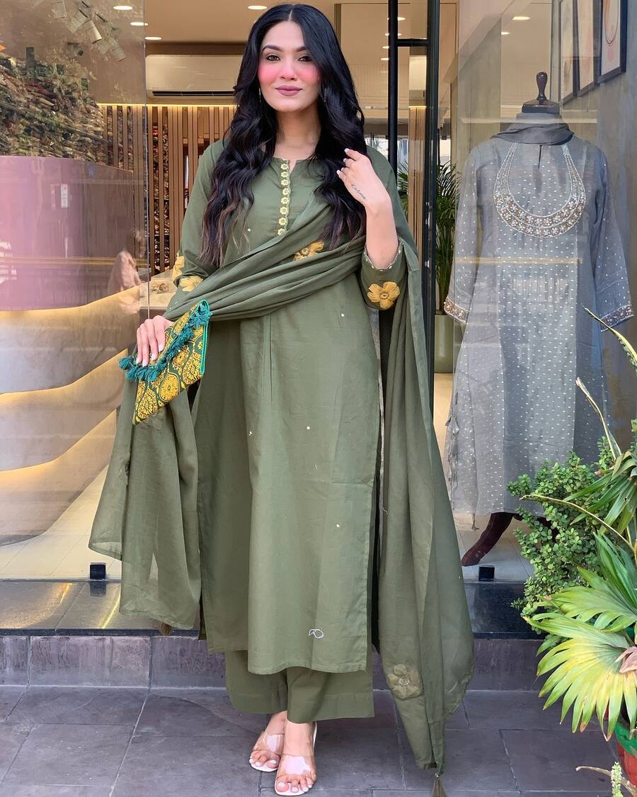 MODERN CHANDERI SILK EMBROIDEREY WORK TOP BOTTOM WITH DUPATTA OFFICE WEAR WHOLESALE PRICE ETHNIC GARMENT (4)