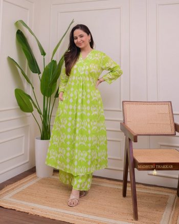 MODERN COTTON DIGITAL PRINT TOP PENT SET PARROT GREEN