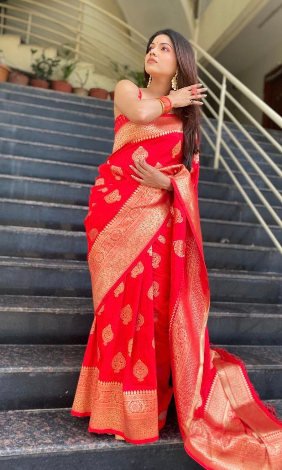 MODERN LICHI SILK JACQUARD WORK SAREE WITH UNSTITCHED BLOUSE PARTY WEAR WHOLESALE PRICE ETHNIC GARMENT (4)