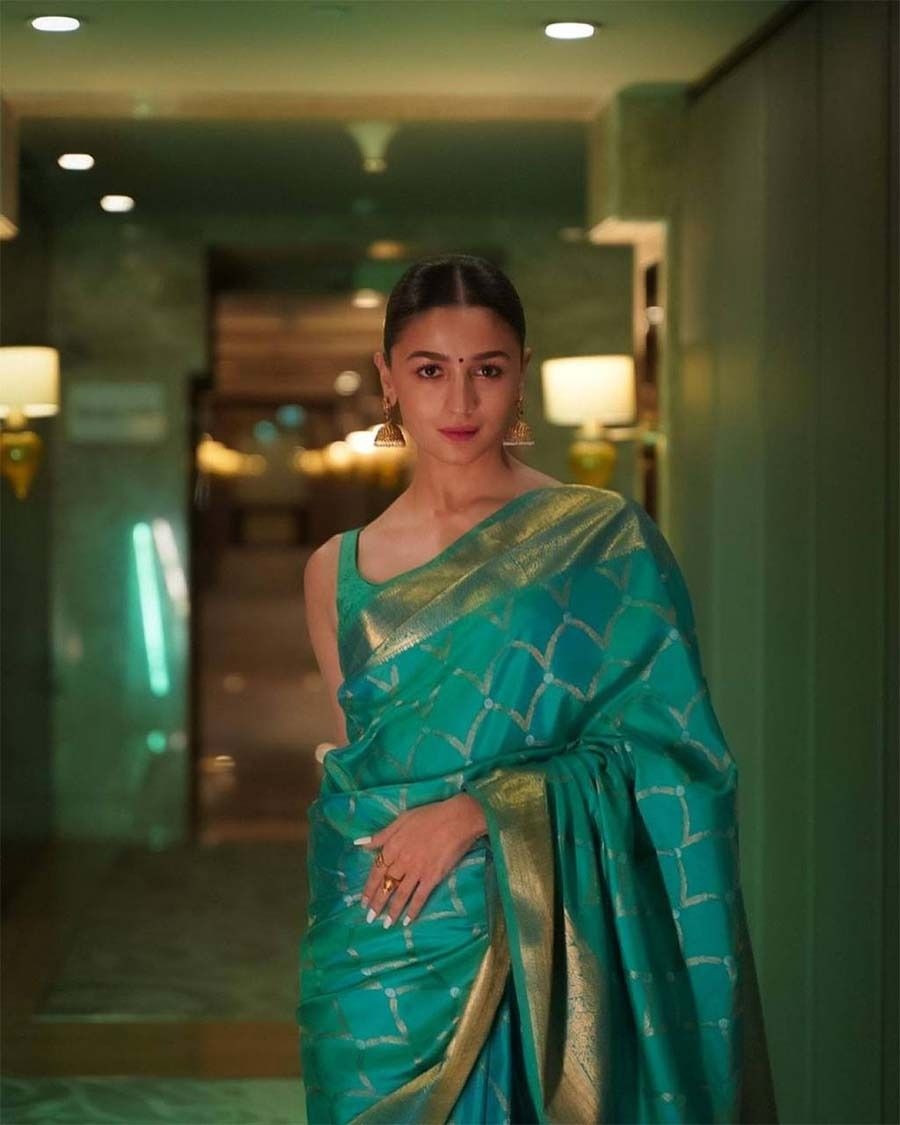 MODERN LICHI SILK JACQUARD WORK SAREE WITH UNSTITCHED BLOUSE PARTY WEAR WHOLESALE PRICE ETHNIC GARMENT (5)