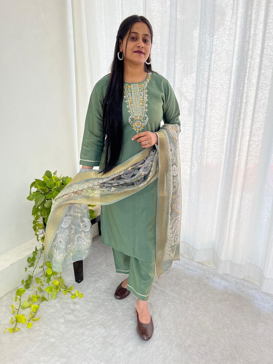 MODERN ROMAN SILK HANDWORK TOP BOTTOM WITH DUPATTA OFFICE WEAR WHOLESALE PRICE ETHNIC GARMENT (3)