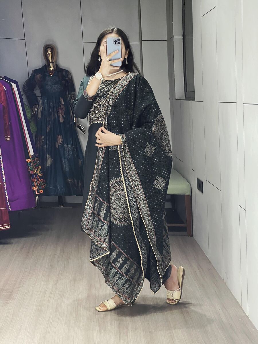 NEW ARRIVAL CHANDERI PRINT WITH FOIL WORK AND HANDWORK TOP BOTTOM WITH DUPATTA FESTIVE WEAR WHOLESALE PRICE ETHNIC GARMENT (9)