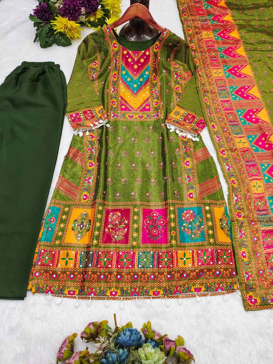NEW ARRIVAL CHINON SILK DIGITAL PRINTED WITH REAL MIRROR WORK TOP BOTTOM WITH DUPATTA FESTIVE WEAR WHOLESALE PRICE ETHNIC GARMENT (4)