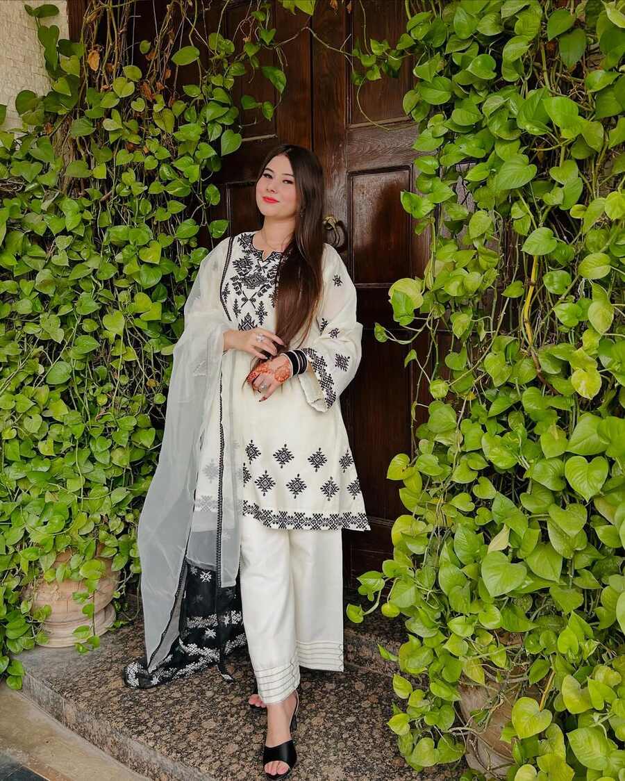 NEW ARRIVAL CREPE SILK THREAD EMBROIDERY WORK TOP PALAZZO WITH DUPATTA OFFICE WEAR WHOLESALE PRICE ETHNIC GARMENT (13)