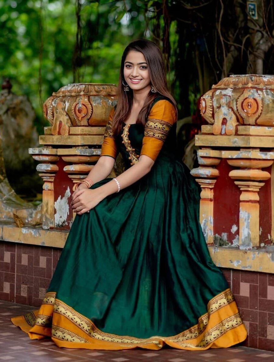 NEW ARRIVAL VICHITRA SILK JACQUARD LACE BORDER WORK ANARAKALI GOWN FESTIVE WEAR WHOLESALE PRICE ETHNIC GARMENT (3)