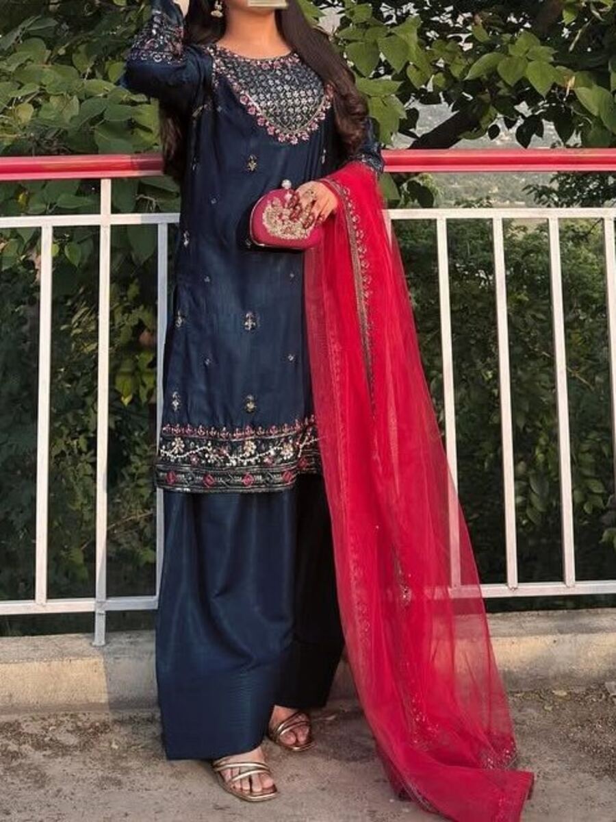 ATTRACTIVE FRENCH CREPE SILK ZARI, THREAD & 5 MM SEQUENCE EMBROIDERY WORK TOP PATIYALA WITH DUPATTA FESTIVE WEAR WHOLESALE PRICE ETHNIC GARMENT (3)