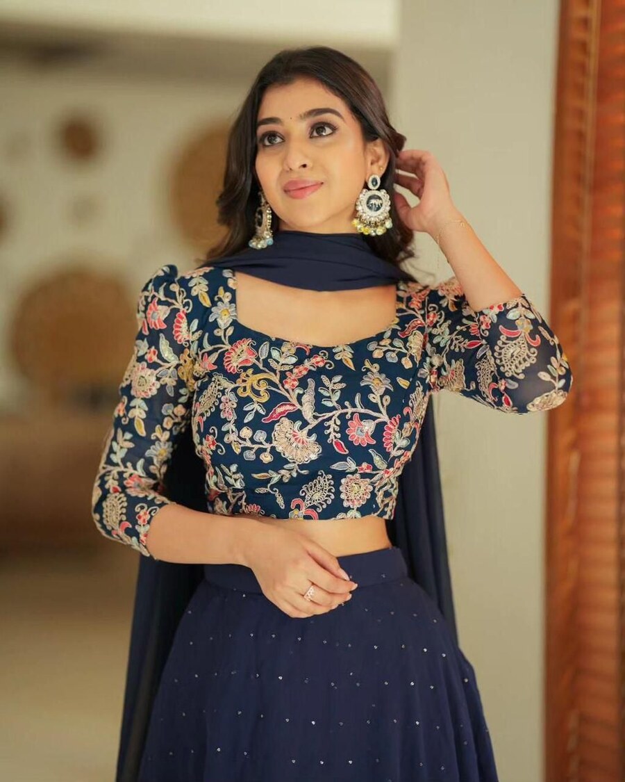 FANCY GEORGETTE LAYERED FLARE AND SEQUENCE EMBROIDERY WORK LEHENGA CHOLI WITH DUPATTA PARTY WEAR WHOLESALE PRICE ETHNIC GARMENT (3)