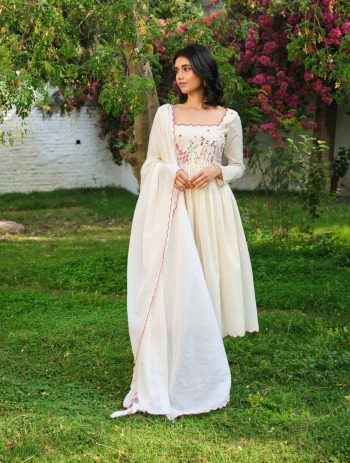 NEW ARRIVAL COTTON THREAD WORK GOWN BOTTOM WITH DUAPTTA WHITE