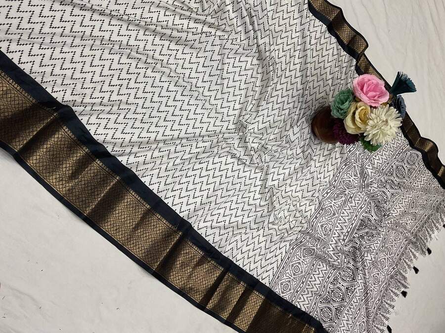 RICH LOOK DOLA SILK JACQUARD WEAVING BORDER AND BATIK PRINT WORK SAREE WITH UNSTITCHED BLOUSE FESTIVE WEAR WHOLESALE PRICE ETHNIC GARMENT (2)