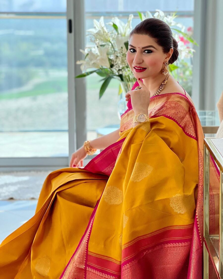 ATTRACTIVE-LICHI-SILK-JACQUARD-WORK-SAREE-WITH-UNSTITCHED-BLOUSE-FESTIVAL-WEAR-WHOLESALE-PRICE-ETHNIC-GARMENT-5-2.jpg
