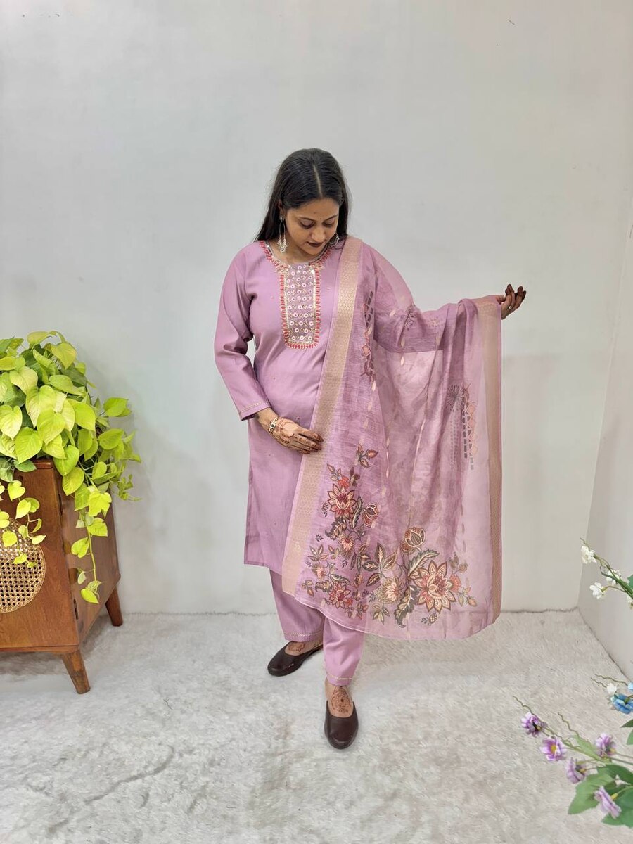 DESIGNER GADWAL SOFT SILK HANDWORK AND SEQUENCE THREAD WORK TOP BOTTOM WITH DUPATTA FESTIVE WEAR WHOLESALE PRICE ETHNIC GARMENT (7)