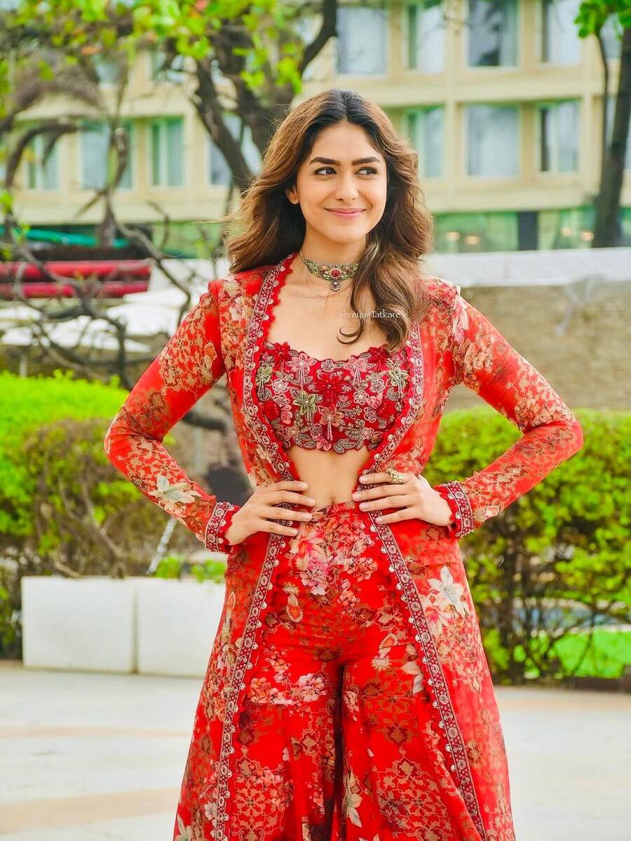 MODERN TABBY SILK THREAD WITH SEQUENCE WORK AND DIGITAL PRINT WORK BLOUSE SHARARA WITH SHRUG PARTY WEAR WHOLESALE PRICE ETHNIC GARMENT (23)