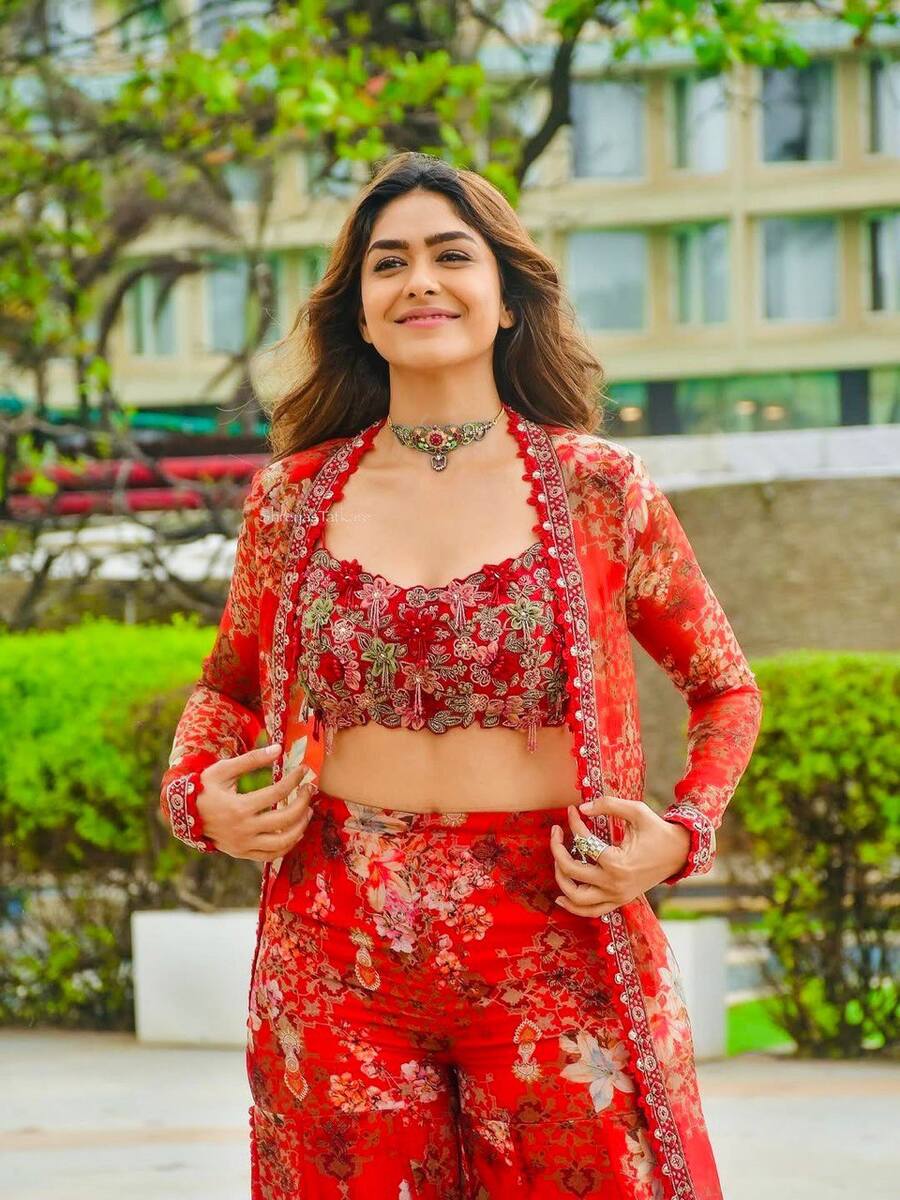 MODERN TABBY SILK THREAD WITH SEQUENCE WORK AND DIGITAL PRINT WORK BLOUSE SHARARA WITH SHRUG PARTY WEAR WHOLESALE PRICE ETHNIC GARMENT (24)