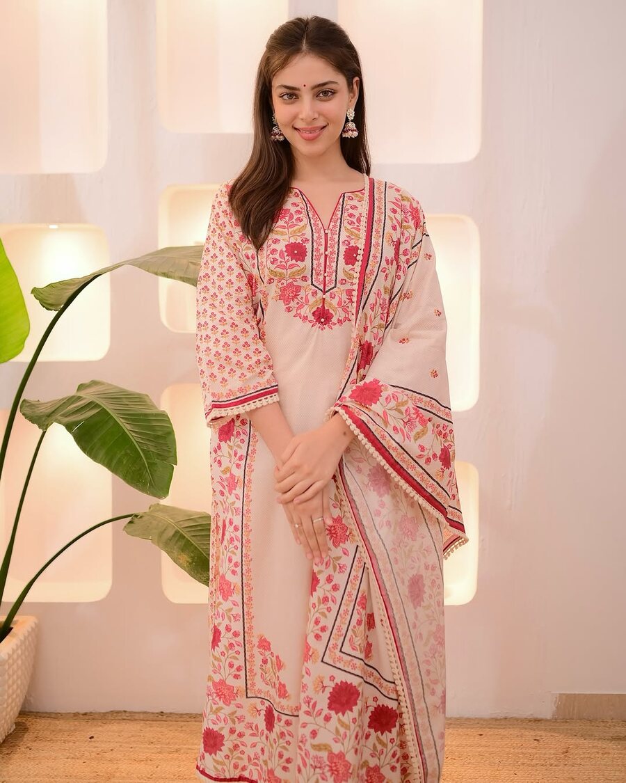 NEW ARRIVAL SOFT MUSLIN DIGITAL PRINTED WITH HAND DIAMOND WORK TOP BOTTOM WITH DUPATTA FESTIVE WEAR WHOLESALE PRICE ETHNIC GARMENT (7)