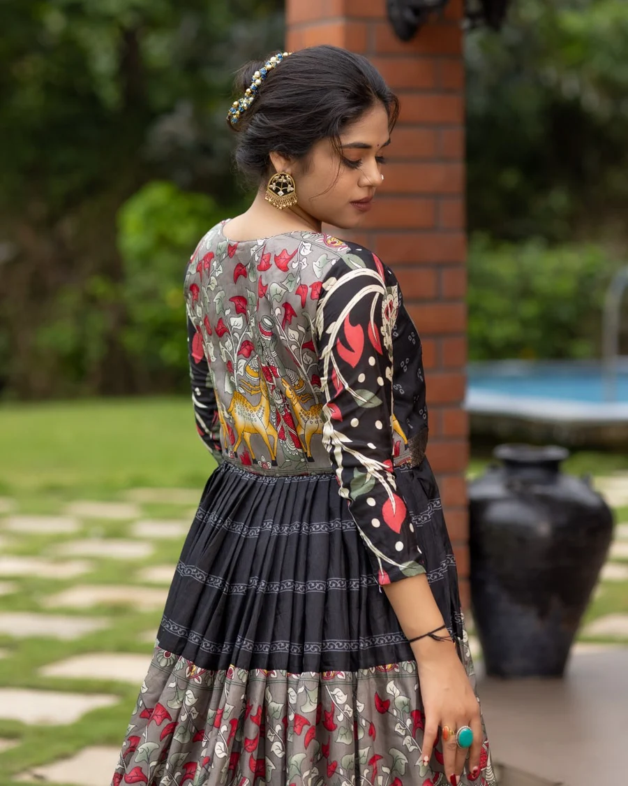 NEW ARRIVAL SILK KALAMKARI PRINT WITH WEAVING ZARI BORDER WORK GOWN FESTIVE WEAR WHOLESALE PRICE ETHNIC GARMENT (5)