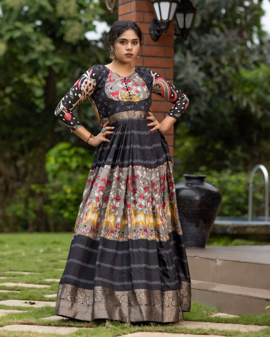 NEW ARRIVAL SILK KALAMKARI PRINT WITH WEAVING ZARI BORDER WORK GOWN FESTIVE WEAR WHOLESALE PRICE ETHNIC GARMENT (6)