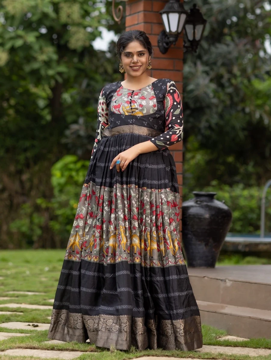 NEW ARRIVAL SILK KALAMKARI PRINT WITH WEAVING ZARI BORDER WORK GOWN FESTIVE WEAR WHOLESALE PRICE ETHNIC GARMENT (7)