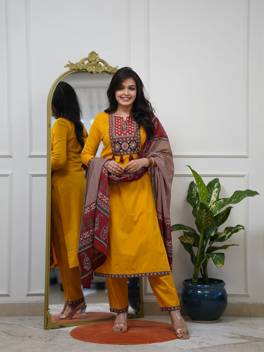 15NEW ARRIVAL RAYON SLUB HAND WORK TOP BOTTOM WITH DUPATTA DAILY WEAR WHOLESALE PRICE ETHNIC GARMENT (13)