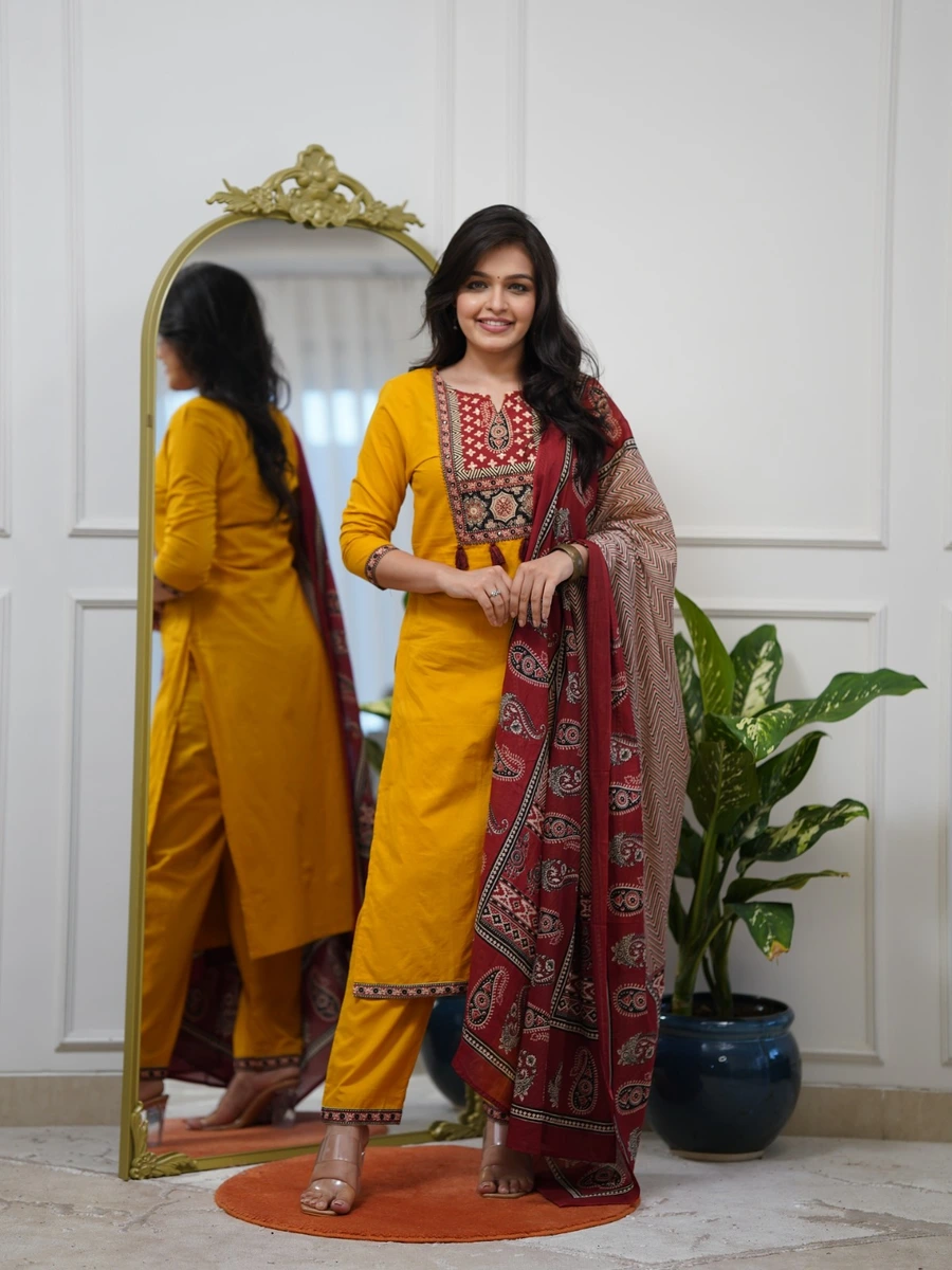 15NEW ARRIVAL RAYON SLUB HAND WORK TOP BOTTOM WITH DUPATTA DAILY WEAR WHOLESALE PRICE ETHNIC GARMENT (9)