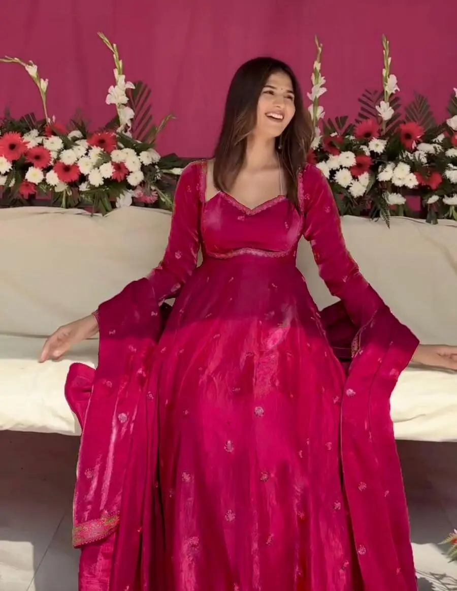 3NEW ARRIVAL FENDY SILK THREAD WITH SEQUNCE WORK GOWN BOTTOM WITH DUPATTA PARTY WEAR WHOLESALE PRICE ETHNIC GARMENT (20)